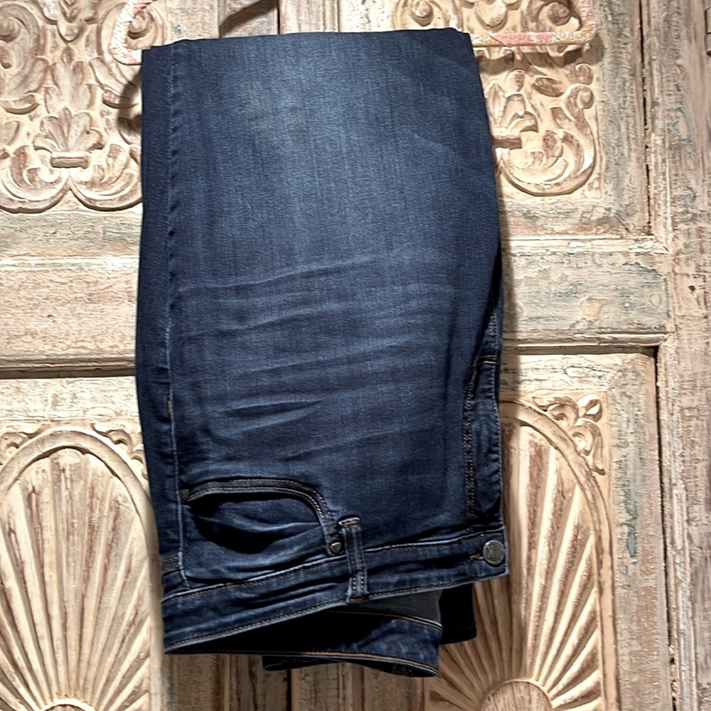 EUC Kut from Kloth Catherine Boyfriend Jeans, Abelia Wash /20W/ - Picture 5 of 7